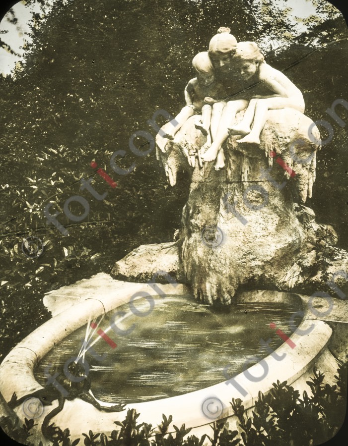 Der Märchenbrunnen ; The fairy tale fountain (foticon-600-simon-duesseldorf-340-047.jpg)